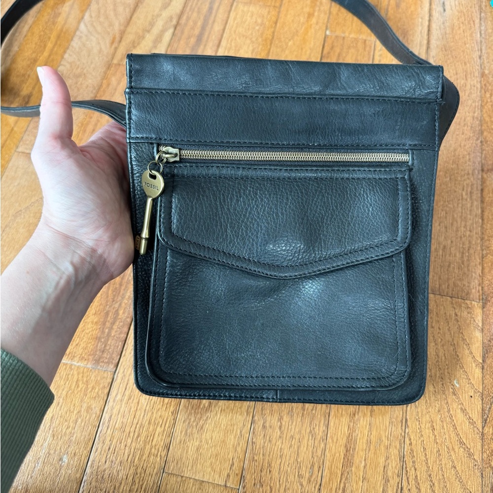 Vintage Fossil 1954 Black Pebbled Leather Crossbody Bag Adjustable Sling Purse